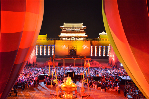 Performance in Datong ancient city 