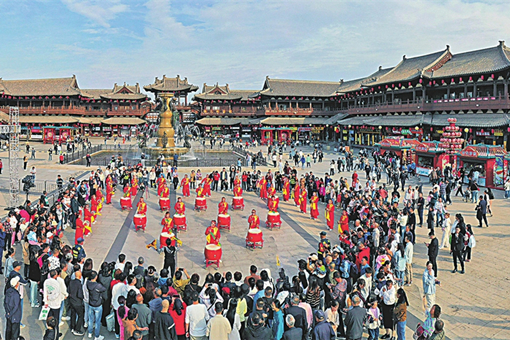 Top Datong tourist attractions bustle with holiday visitors
