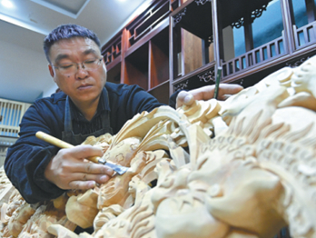 Craftsman carves out new life of local legends