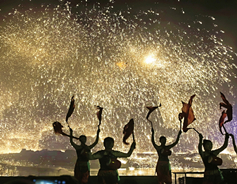 Shanxi's molten iron fireworks show sets Guinness World Record