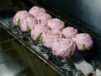 Rose-shaped steamed buns delight in Shanxi