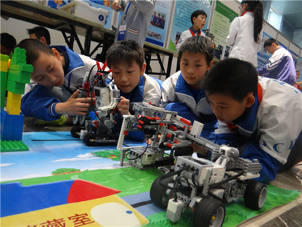 洪城河小学 2016.5中国青少年机器人大赛获创意一等奖.jpg