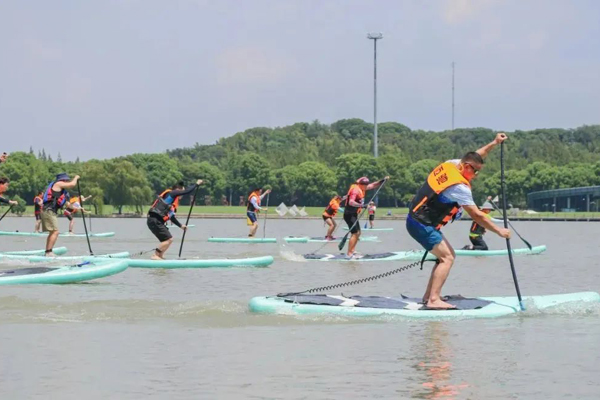 Shanghai hosts paddleboard race for amateurs