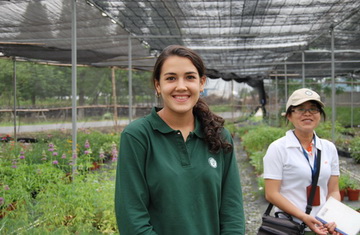 First US intern works in Chenshan Botanical Garden