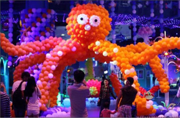 Balloon carnival in Happy Valley to celebrate Children's Day
