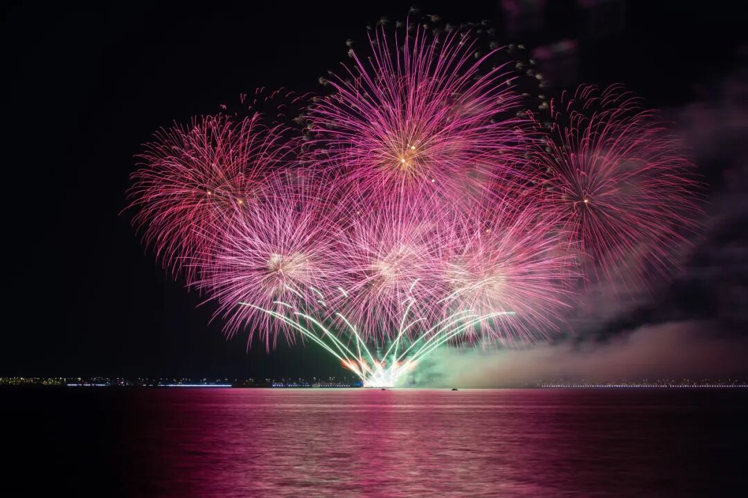 Firework show at Dishui Lake..jpg