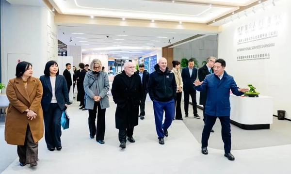 Intl school leaders explore educational collaboration opportunities in Hongqiao