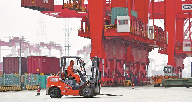 Shanghai port remains world's busiest container port