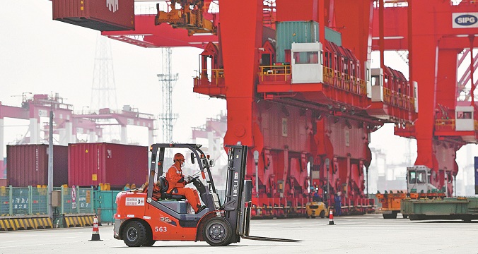 Shanghai sees foreign trade hit record high in 2022