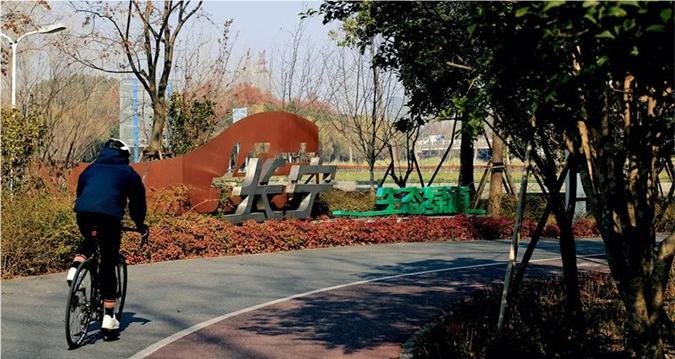 Winter retreat: Unwind at Hongqiao outer ring's ecological greenway