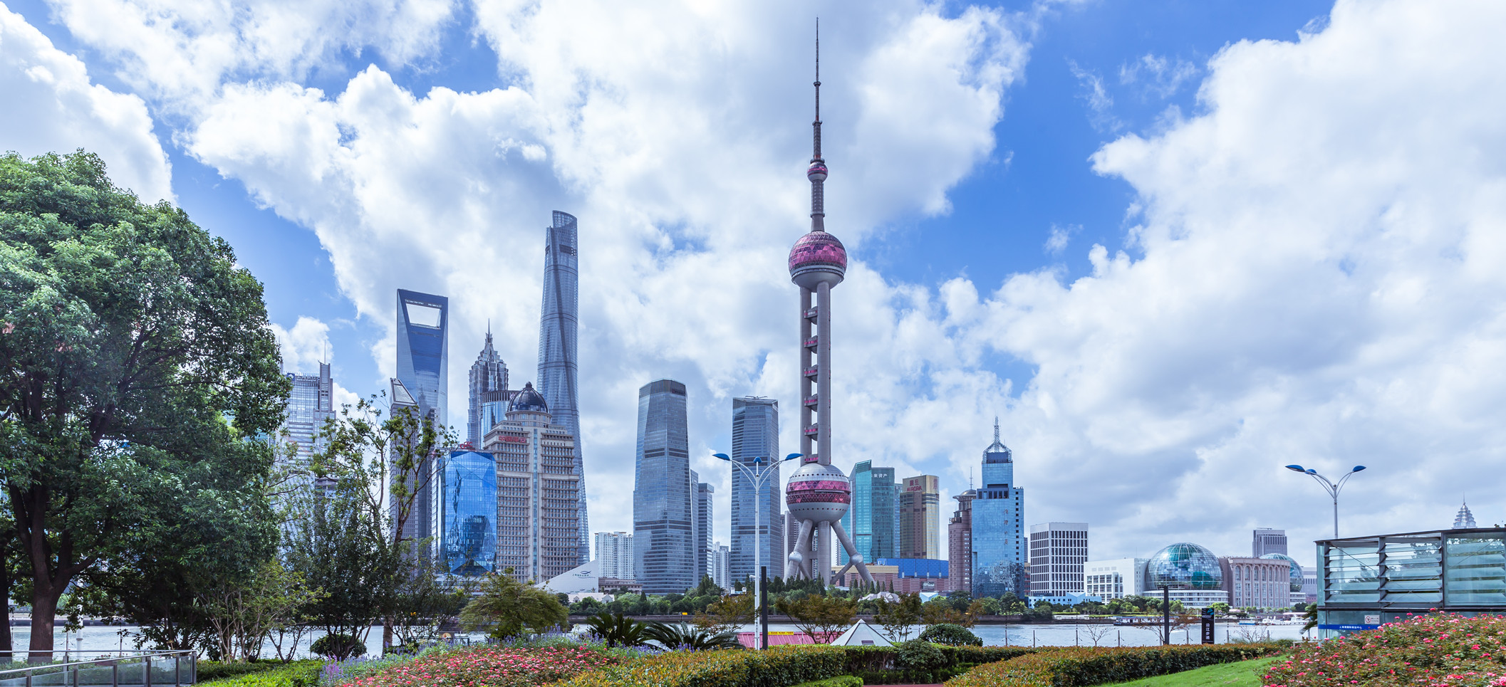 Shanghai plans huge boost for its service sector