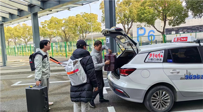 Taxi pick-up points make travel more convenient at Hongqiao transportation hub