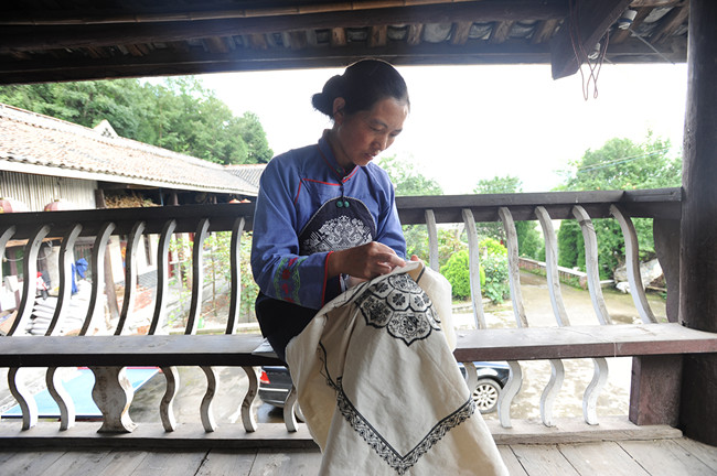 Maliu folk embroidery preserved in SW China.jpg