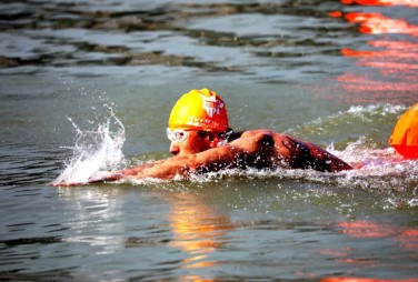 Over 280 swimmers compete in Jialing River