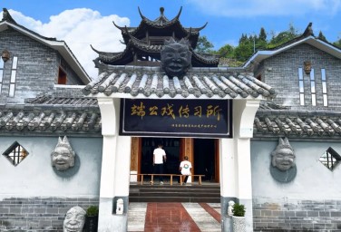 Folk opera preserves Sichuan's heritage