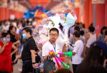 Summer food festival kicks off in Wangcang