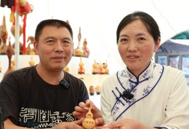 Intangible cultural heritage preservers exchange experience in Chongqing