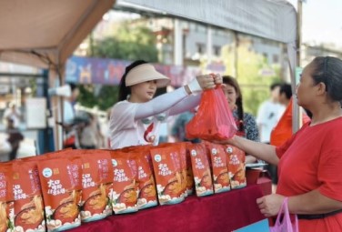 Hot-and-sour rice noodles steal the show at Village Super League