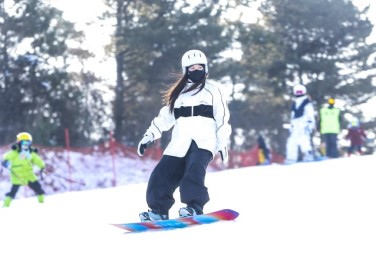 Zengjia Mountain Ski Resort opens for winter fun