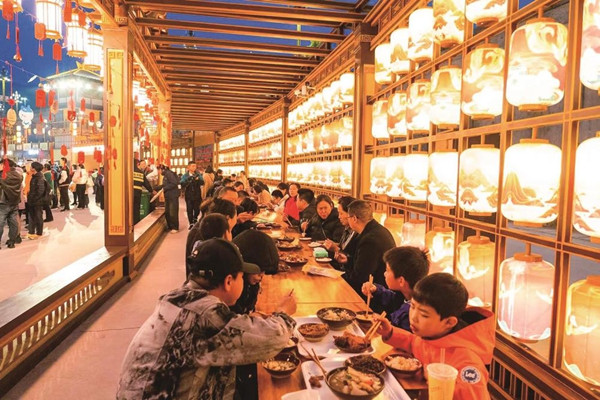 Traditional cuisine draws thrones of visitors to sleepless Three Kingdoms City in Guangyuan