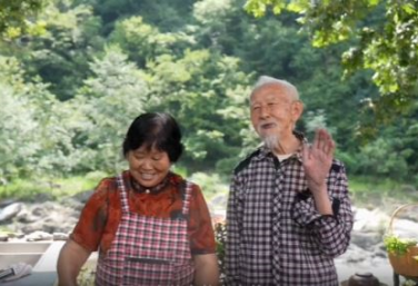 Internet celebrity couple