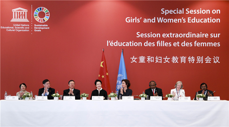 Peng Liyuan becomes the special envoy of the Spring Bud Project