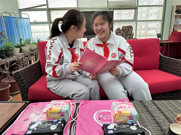 Spring Bud Project sends gifts to girls ahead of Int'l Children's Day