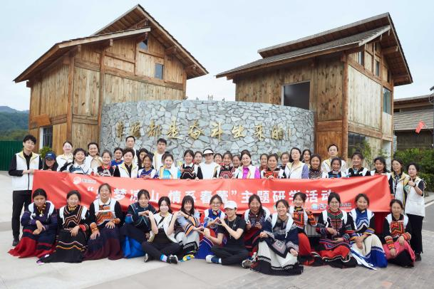 CCTF, Chinese Estates Holdings visit Spring Bud girls in SW China's Sichuan