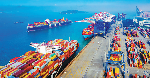 Containers await shipping at a port in Xiamen.png