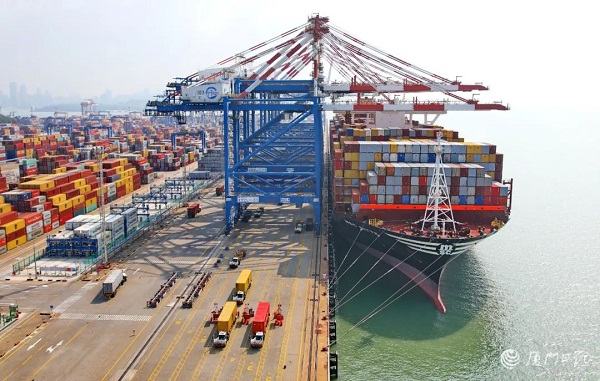 Xiamen Port records container throughput rise during National Day holiday
