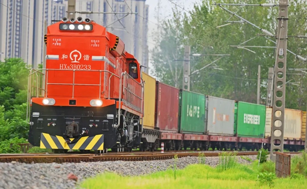 China-Europe freight trains run 77,000 times in 10 years
