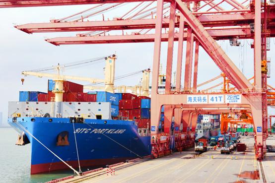 Xiamen Port bustles with activity over May Day holiday as 'cargo kings' dock