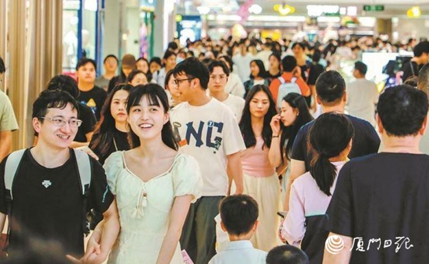 Xiamen's consumer market heats up during Dragon Boat Festival holiday