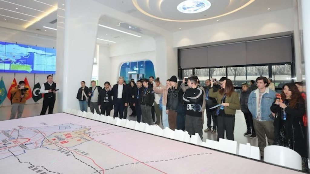 Intl media tour highlights Tianjin's innovation, culture
