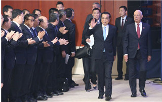 Li backs free trade at Summer Davos