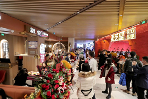 Grand shopping mall opens in Tianjin