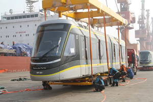 Tianjin Port ships China-made metro trains to Portugal