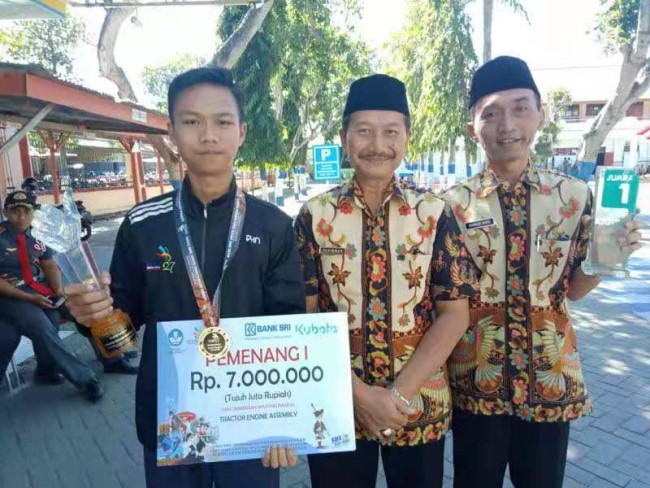 2019年11月，印尼鲁班工坊学生参加印尼技能大赛荣获一等奖.jpg