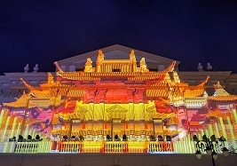 Light show celebrates May Day holiday in Wuqing