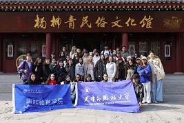 Foreign students visit Yangliuqing Ancient Town in Xiqing