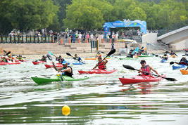 Kayaking marathon competition kicks off in Tianjin’s Xiqing