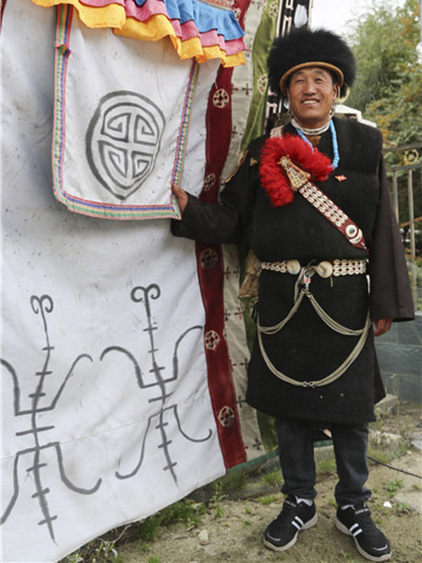 Ex-hunter preserves ethnic skills in Tibet