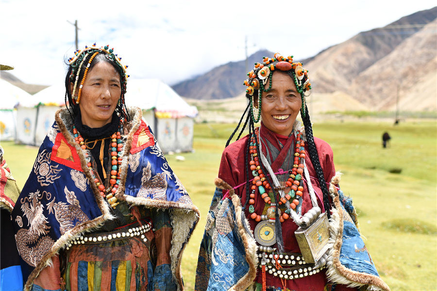 Exquisite Pulan folk costume in Tibet is 1,000-year tradition