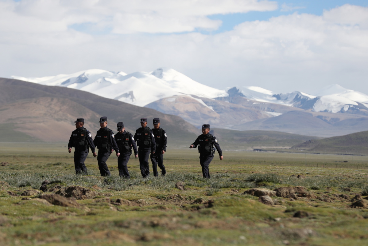 Troops hailed for guarding borders well