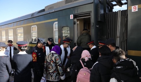 Qinghai-Xizang Railway sets passenger record during 14th FYP period