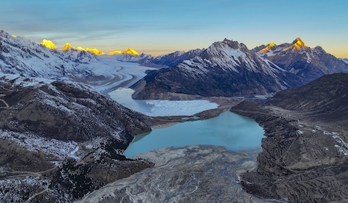 Laigu Glacier enters peak winter viewing season in Xizang