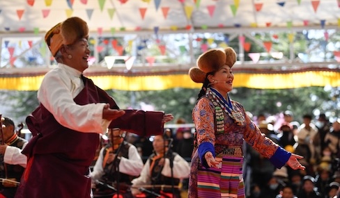 Lhasa community concert ignites festive New Year spirit