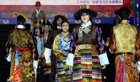 Lhasa launches 2026 new year fashion show