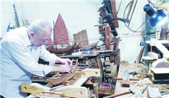 70-year-old senior carries the spirit of ancient ship building