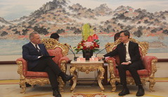 Mayor of Xiamen meets with Danish ambassador to China